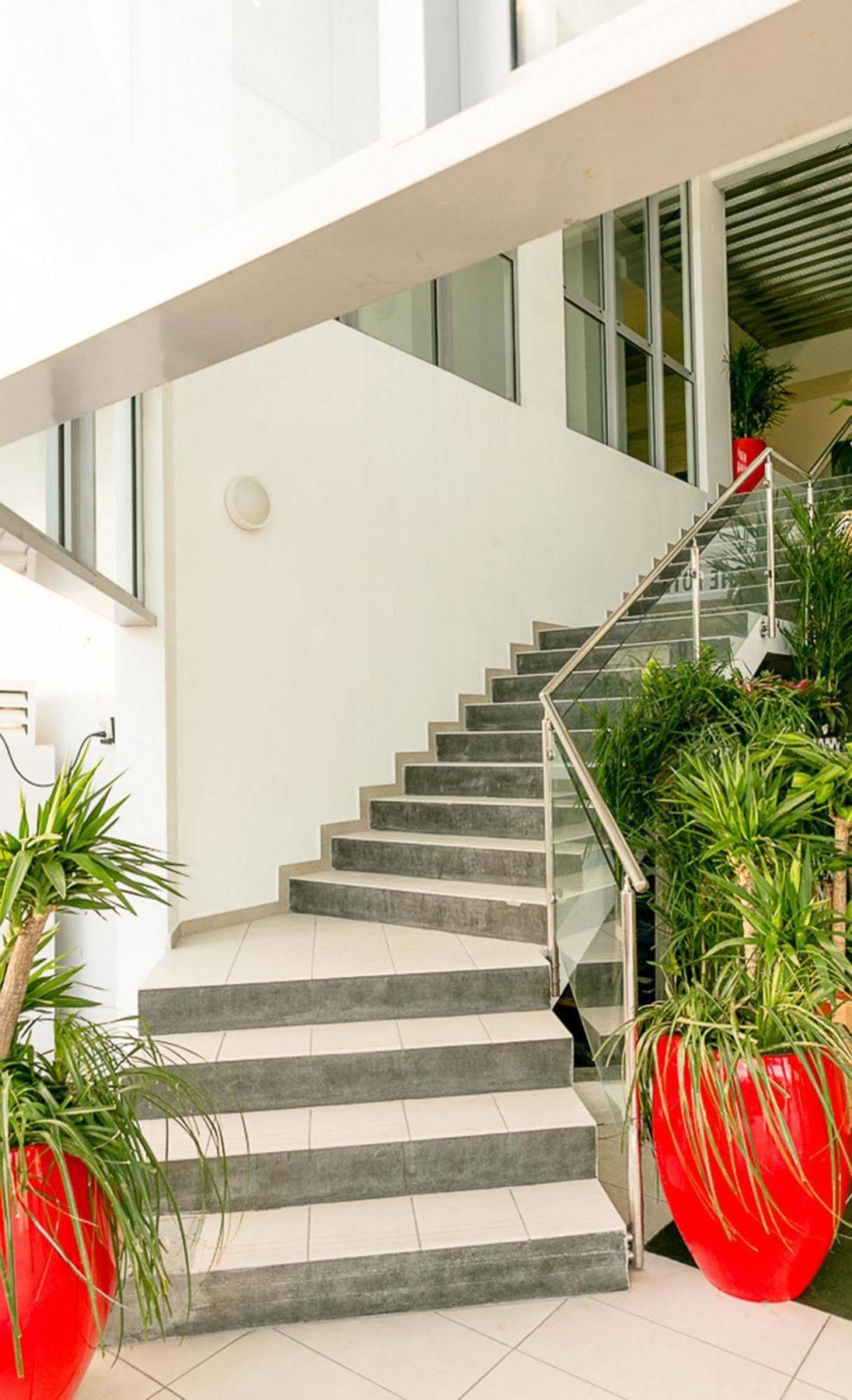 Commodore Suites Simpson Bay Exterior foto